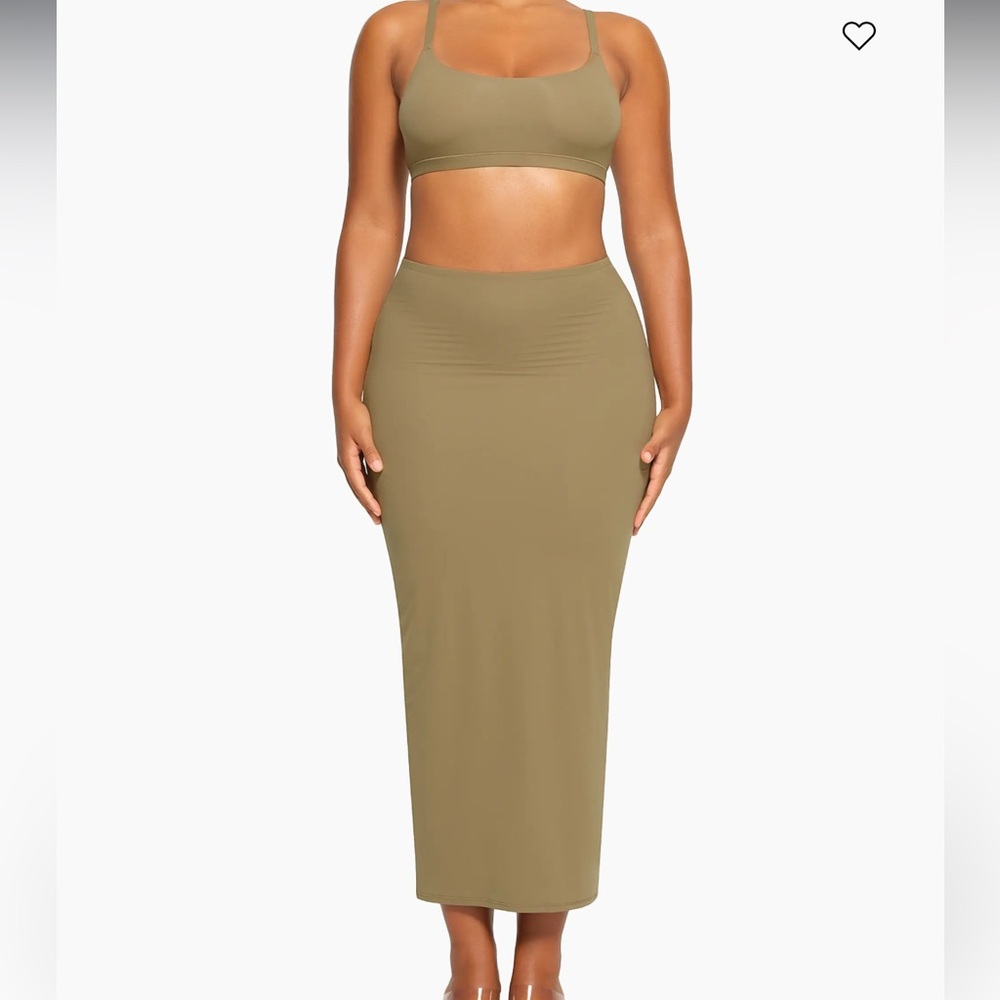 Skims Fits Everybody long Skirt Set (zipper slit)